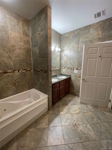 75 Jacqueline Way, North Babylon, NY 11703