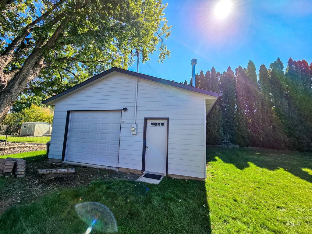 624 Airway Ave, Lewiston, ID 83501 photo 2