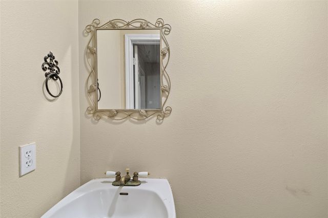 1216 N Walker Road, Cleveland, TX 77328