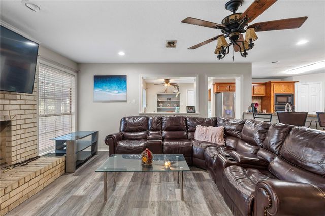 1216 N Walker Road, Cleveland, TX 77328