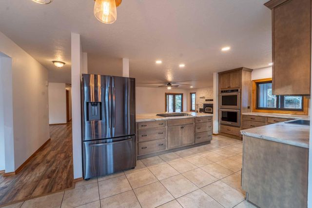 902 Foxwood Drive, Nixa, MO 65714