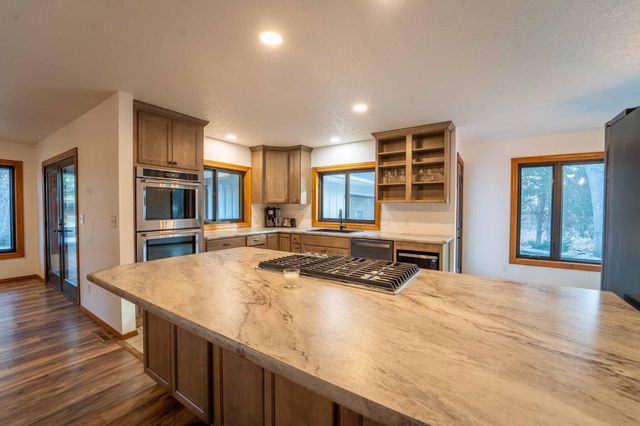 902 Foxwood Drive, Nixa, MO 65714