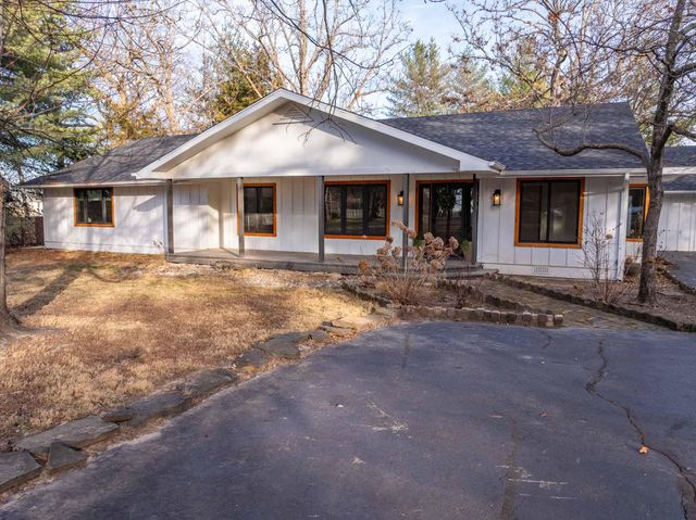 902 Foxwood Drive, Nixa, MO 65714