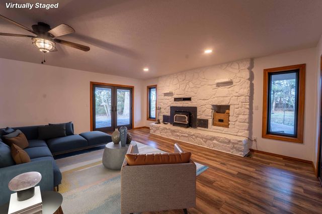 902 Foxwood Drive, Nixa, MO 65714