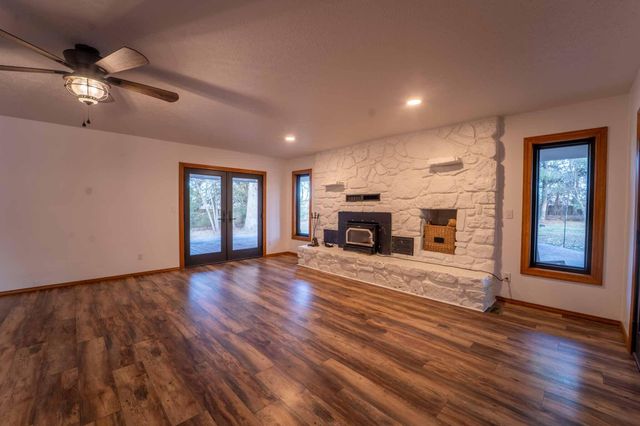 902 Foxwood Drive, Nixa, MO 65714