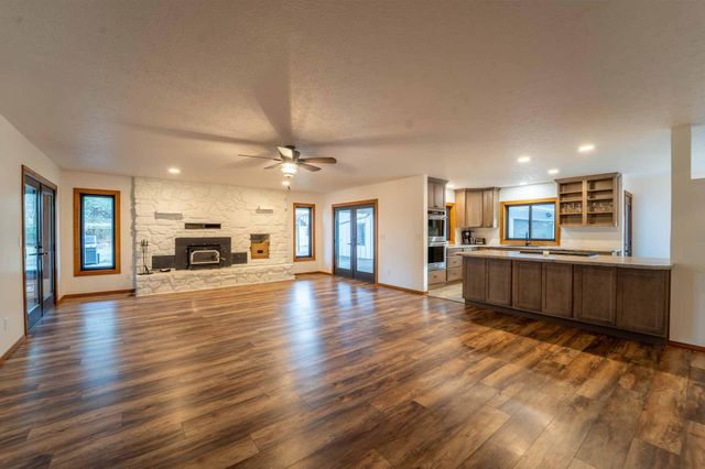 902 Foxwood Drive, Nixa, MO 65714