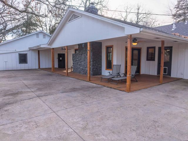 902 Foxwood Drive, Nixa, MO 65714