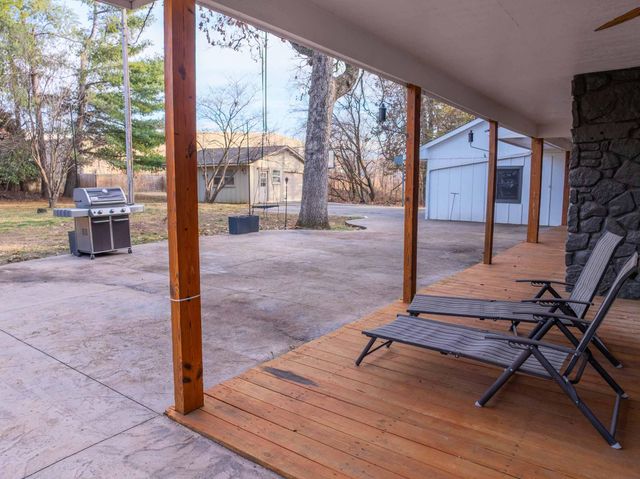 902 Foxwood Drive, Nixa, MO 65714