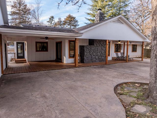 902 Foxwood Drive, Nixa, MO 65714