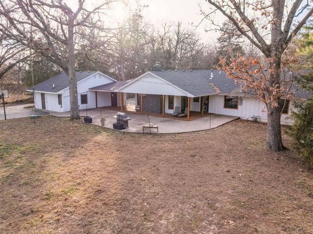 902 Foxwood Drive, Nixa, MO 65714