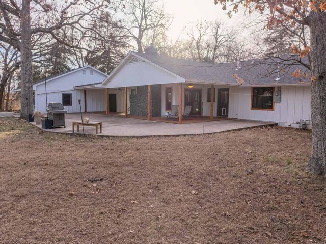 902 Foxwood Drive, Nixa, MO 65714