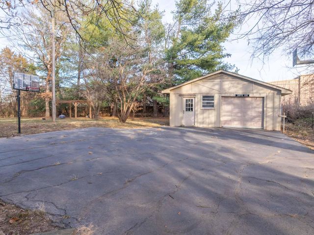 902 Foxwood Drive, Nixa, MO 65714