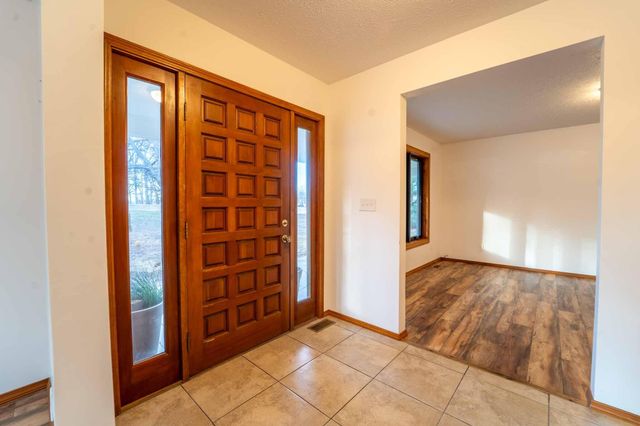 902 Foxwood Drive, Nixa, MO 65714