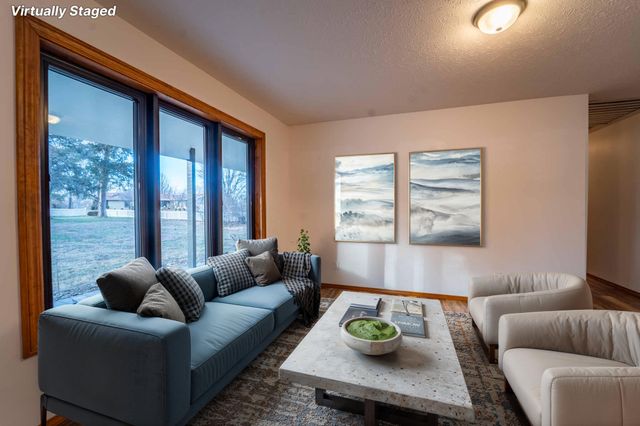 902 Foxwood Drive, Nixa, MO 65714