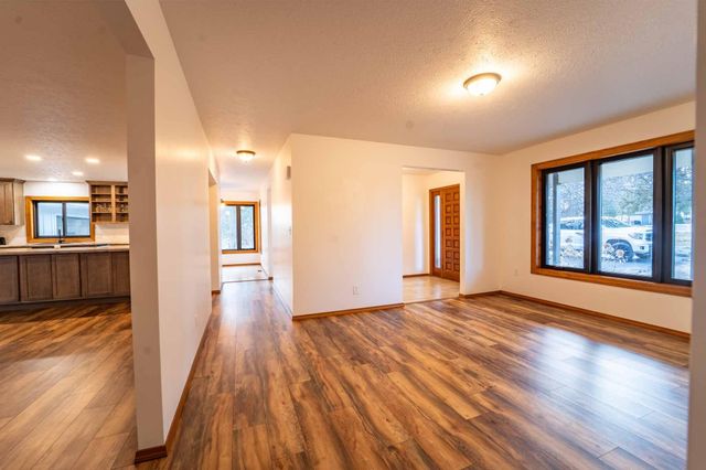 902 Foxwood Drive, Nixa, MO 65714