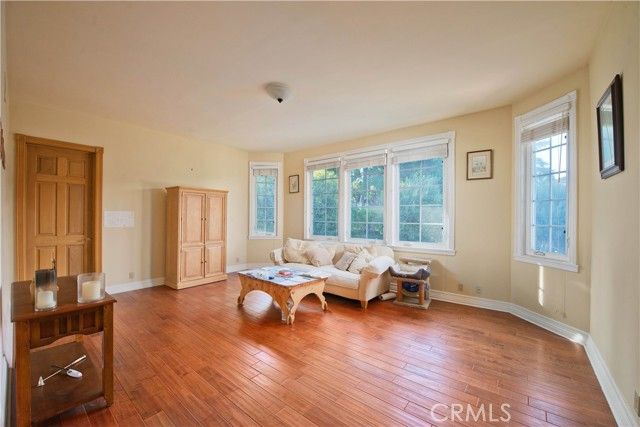 3155 Stone Oak Drive, Los Angeles, CA 90049