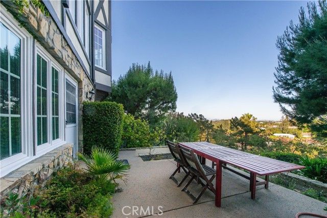 3155 Stone Oak Drive, Los Angeles, CA 90049