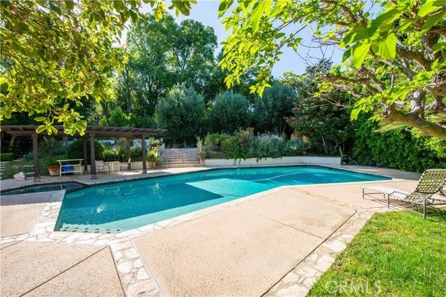 3155 Stone Oak Drive, Los Angeles, CA 90049