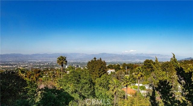 3155 Stone Oak Drive, Los Angeles, CA 90049