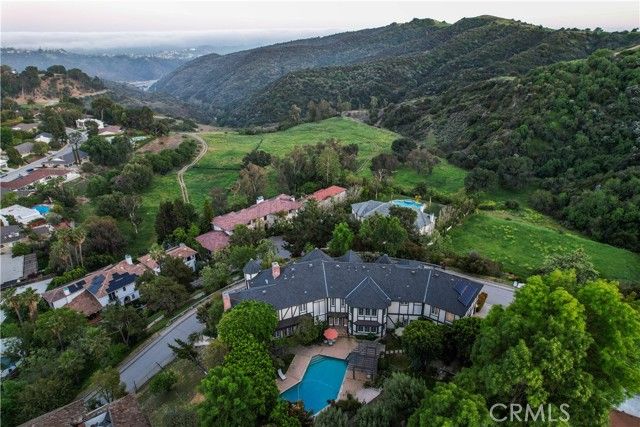 3155 Stone Oak Drive, Los Angeles, CA 90049