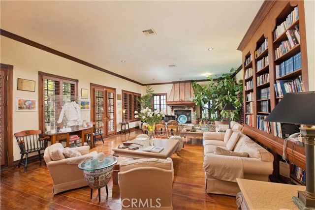 3155 Stone Oak Drive, Los Angeles, CA 90049