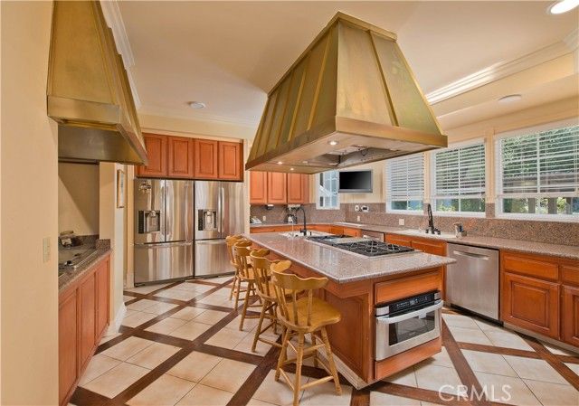 3155 Stone Oak Drive, Los Angeles, CA 90049