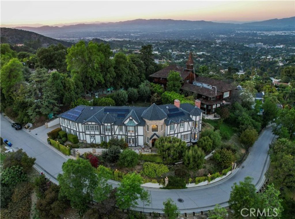 3155 Stone Oak Drive, Los Angeles, CA 90049