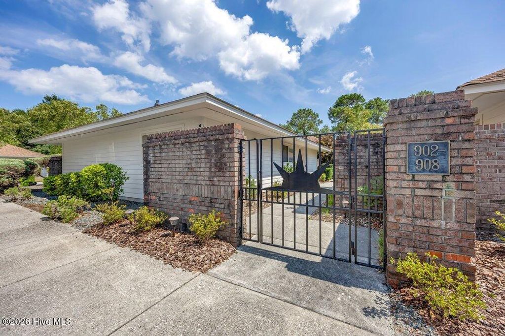 908 Summerlin Falls Court, Wilmington, NC 28412