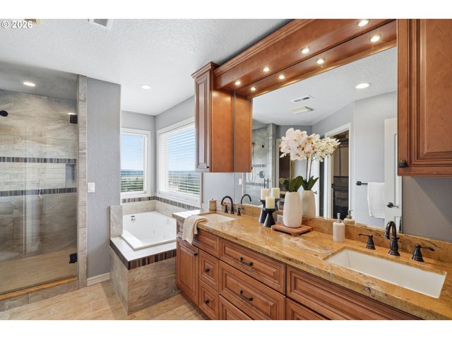 5237 Nw FERNRIDGE Dr, Camas, WA 98607