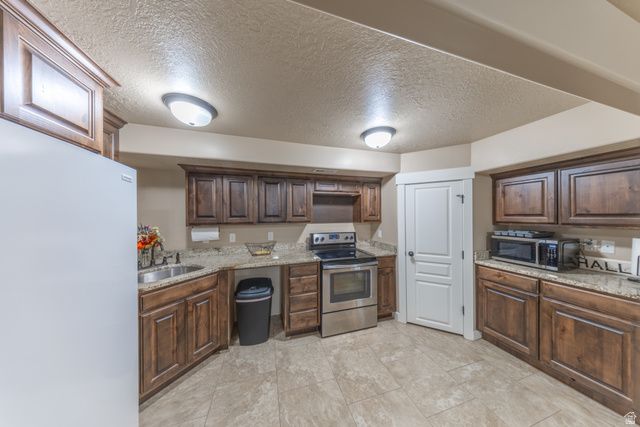2529 N 1000 E, Layton, UT 84041