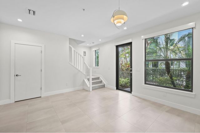 625 NE 22nd Drive, Wilton Manors, FL 33305