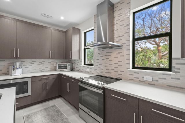 625 NE 22nd Drive, Wilton Manors, FL 33305