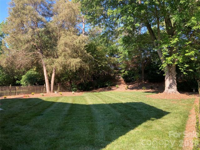 3009 Planters Walk Court, Charlotte, NC 28210