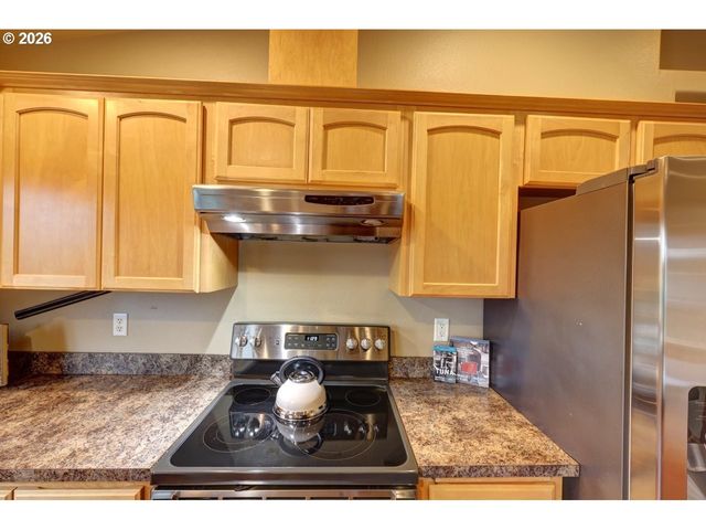 682 Nw 9TH St, Warrenton, OR 97146