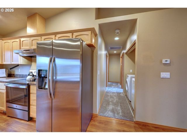 682 Nw 9TH St, Warrenton, OR 97146