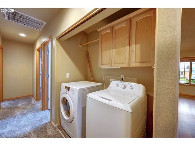 682 Nw 9TH St, Warrenton, OR 97146