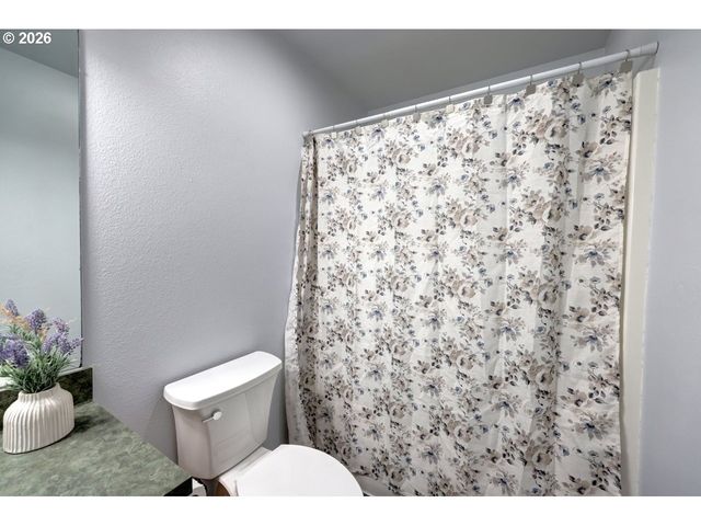 682 Nw 9TH St, Warrenton, OR 97146