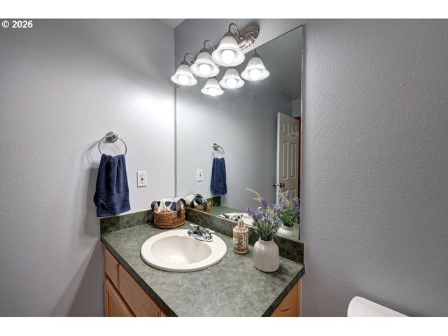 682 Nw 9TH St, Warrenton, OR 97146