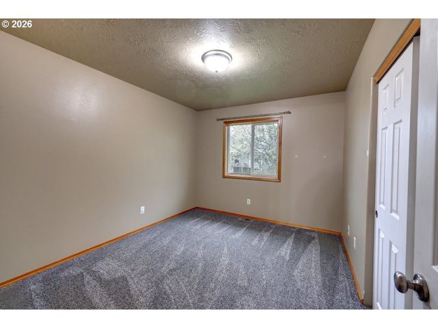 682 Nw 9TH St, Warrenton, OR 97146