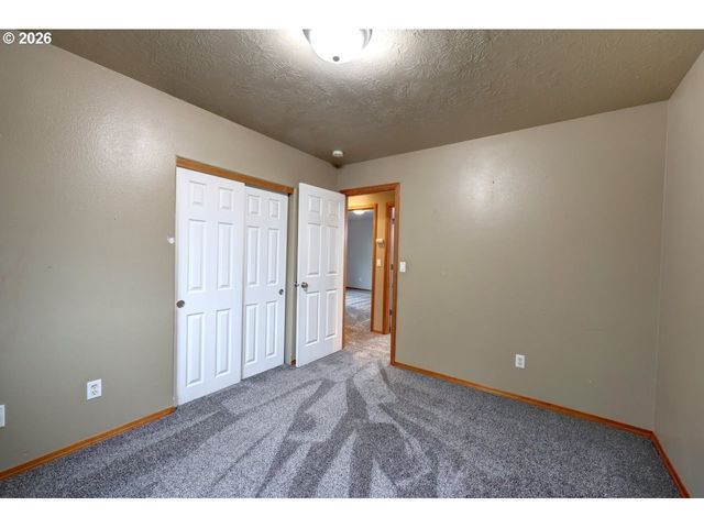 682 Nw 9TH St, Warrenton, OR 97146