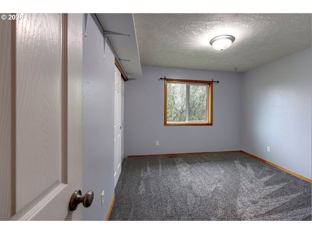 682 Nw 9TH St, Warrenton, OR 97146