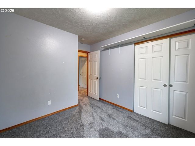 682 Nw 9TH St, Warrenton, OR 97146