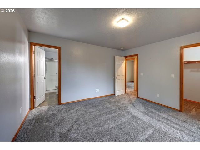 682 Nw 9TH St, Warrenton, OR 97146