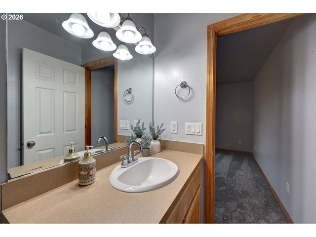 682 Nw 9TH St, Warrenton, OR 97146