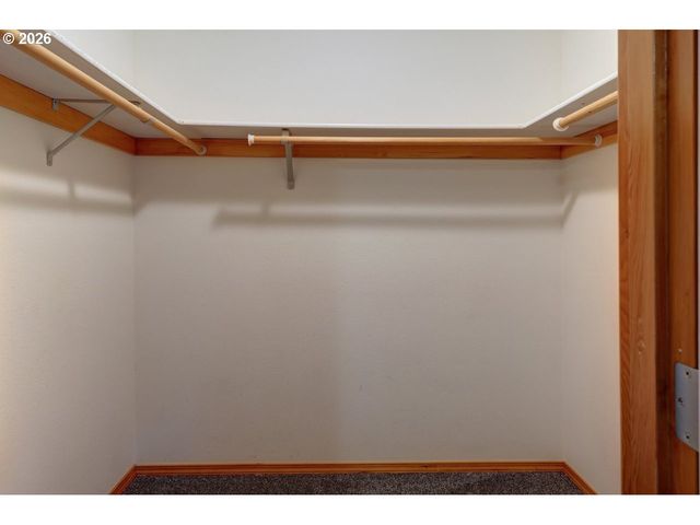 682 Nw 9TH St, Warrenton, OR 97146