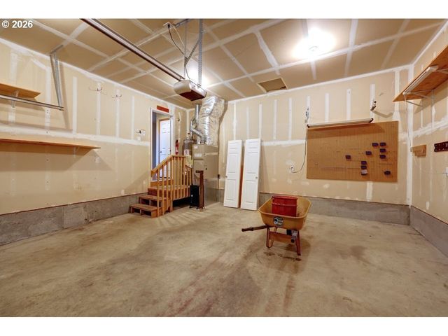 682 Nw 9TH St, Warrenton, OR 97146