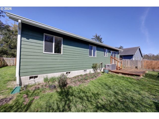 682 Nw 9TH St, Warrenton, OR 97146