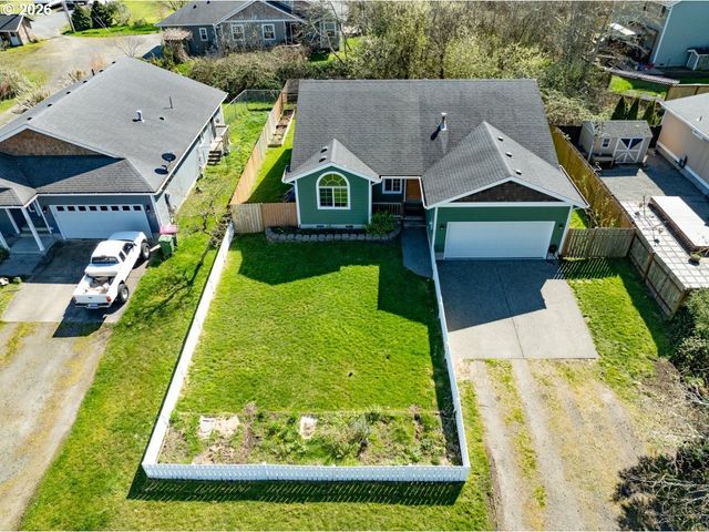 682 Nw 9TH St, Warrenton, OR 97146