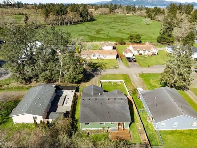 682 Nw 9TH St, Warrenton, OR 97146