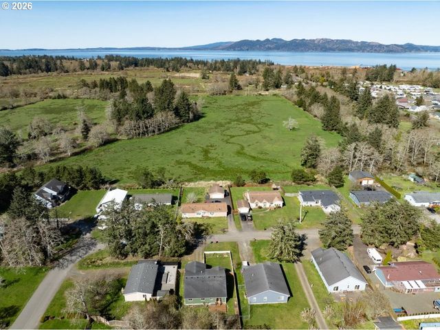 682 Nw 9TH St, Warrenton, OR 97146